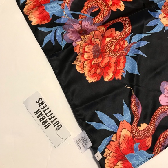 Urban Outfitters Bandana Headscarf Snake Floral - Picture 6 of 6